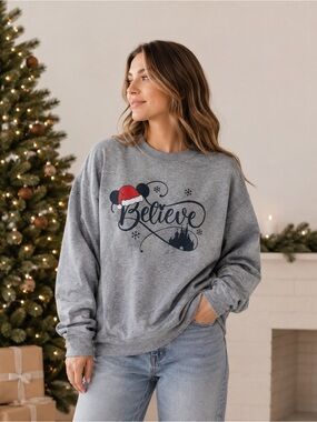 Santa BELIEVE Crewneck Sweatshirt Sweater Size S